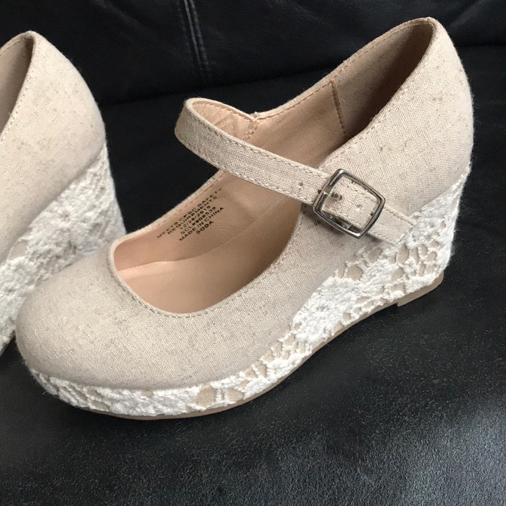 Girls shoes
